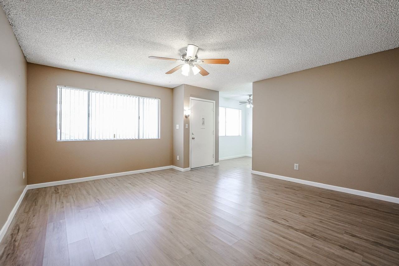 10302 N 95th Dr - Photo 4 of 13