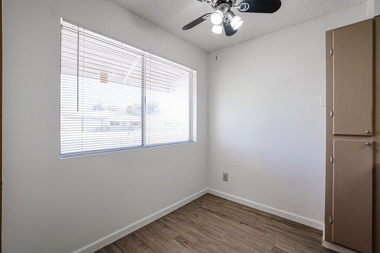 10302 N 95th Dr - Photo 5 of 13