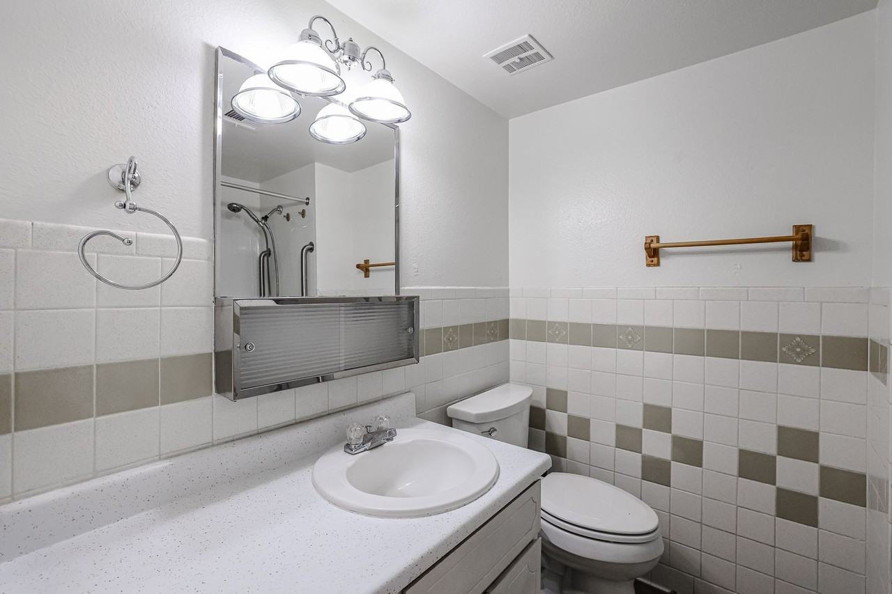 10302 N 95th Dr - Photo 6 of 13