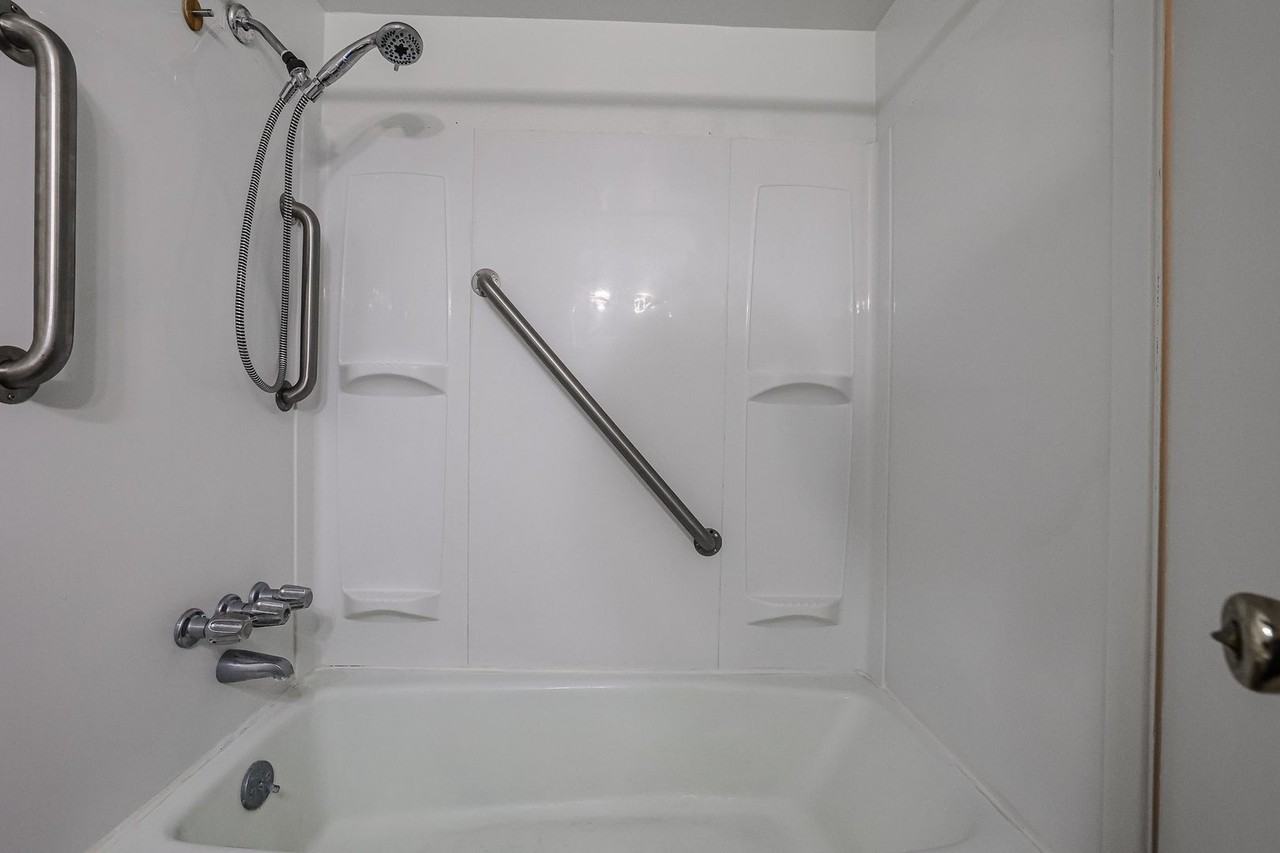 10302 N 95th Dr - Photo 7 of 13