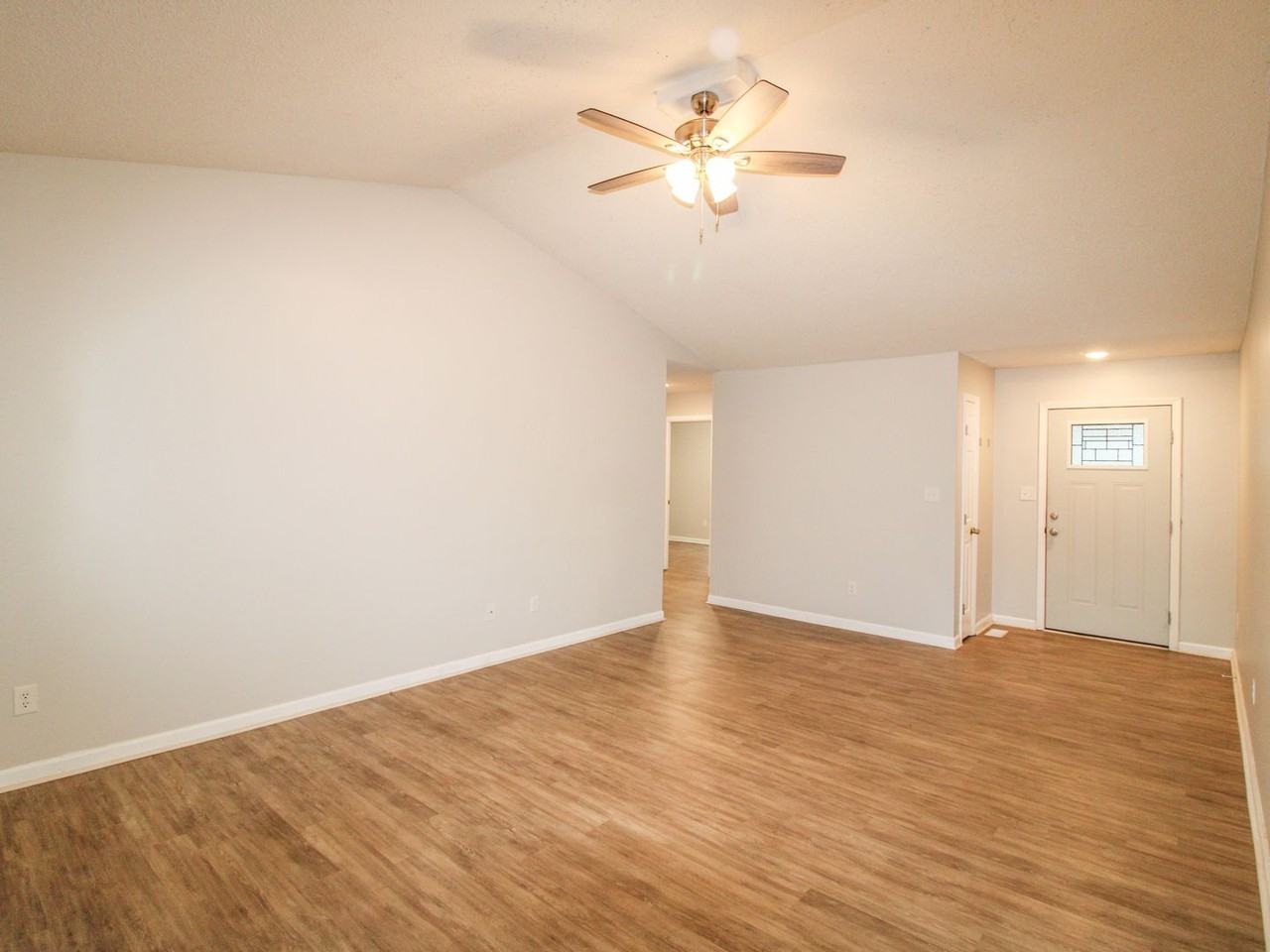 138 Carnegie Loop - Photo 3 of 25