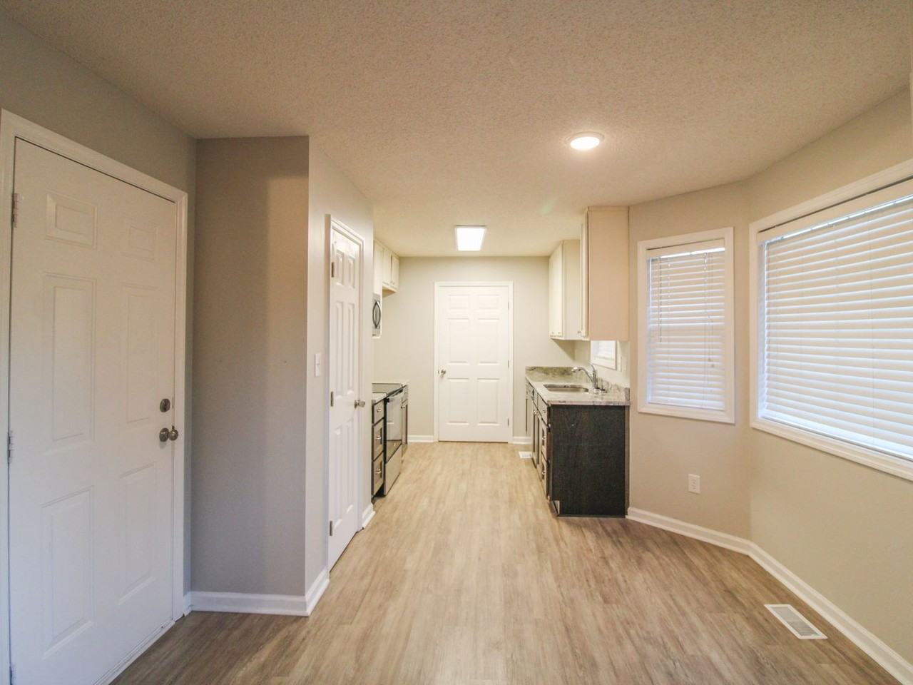 138 Carnegie Loop - Photo 4 of 25
