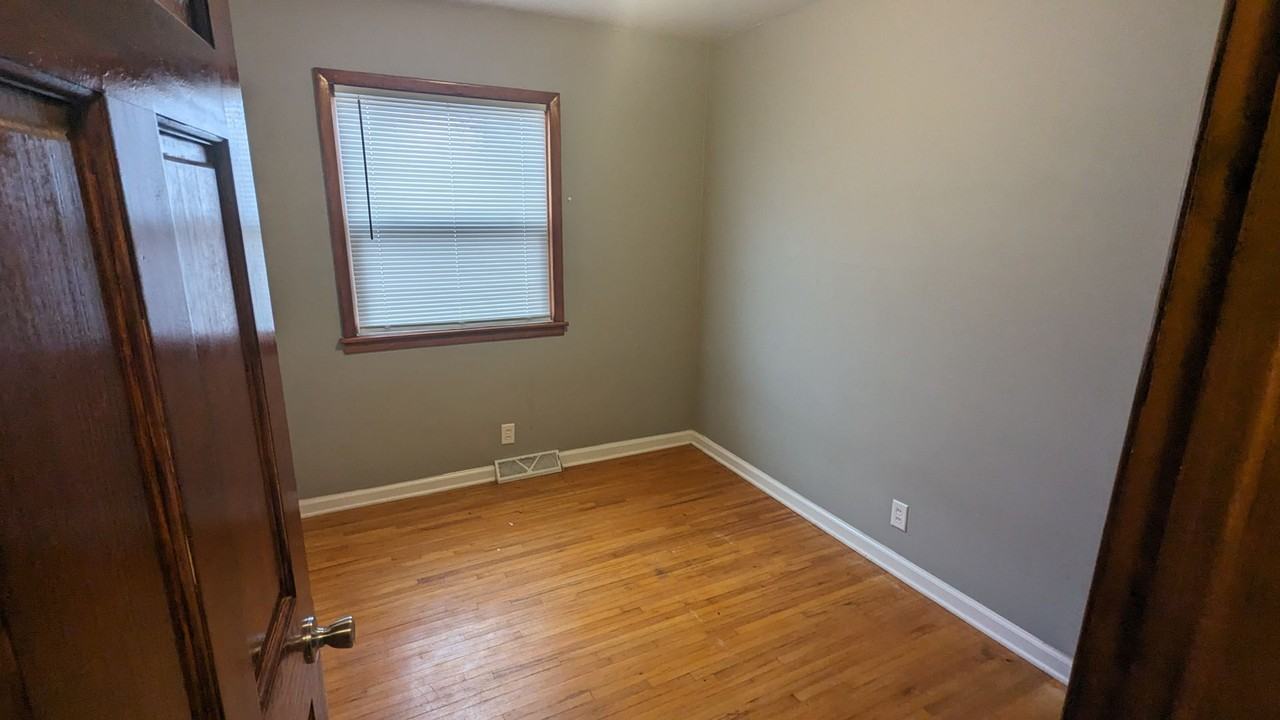 506 Lakeside St - Photo 7 of 15