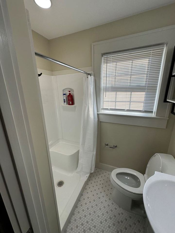 804 12th St - Photo 6 of 7