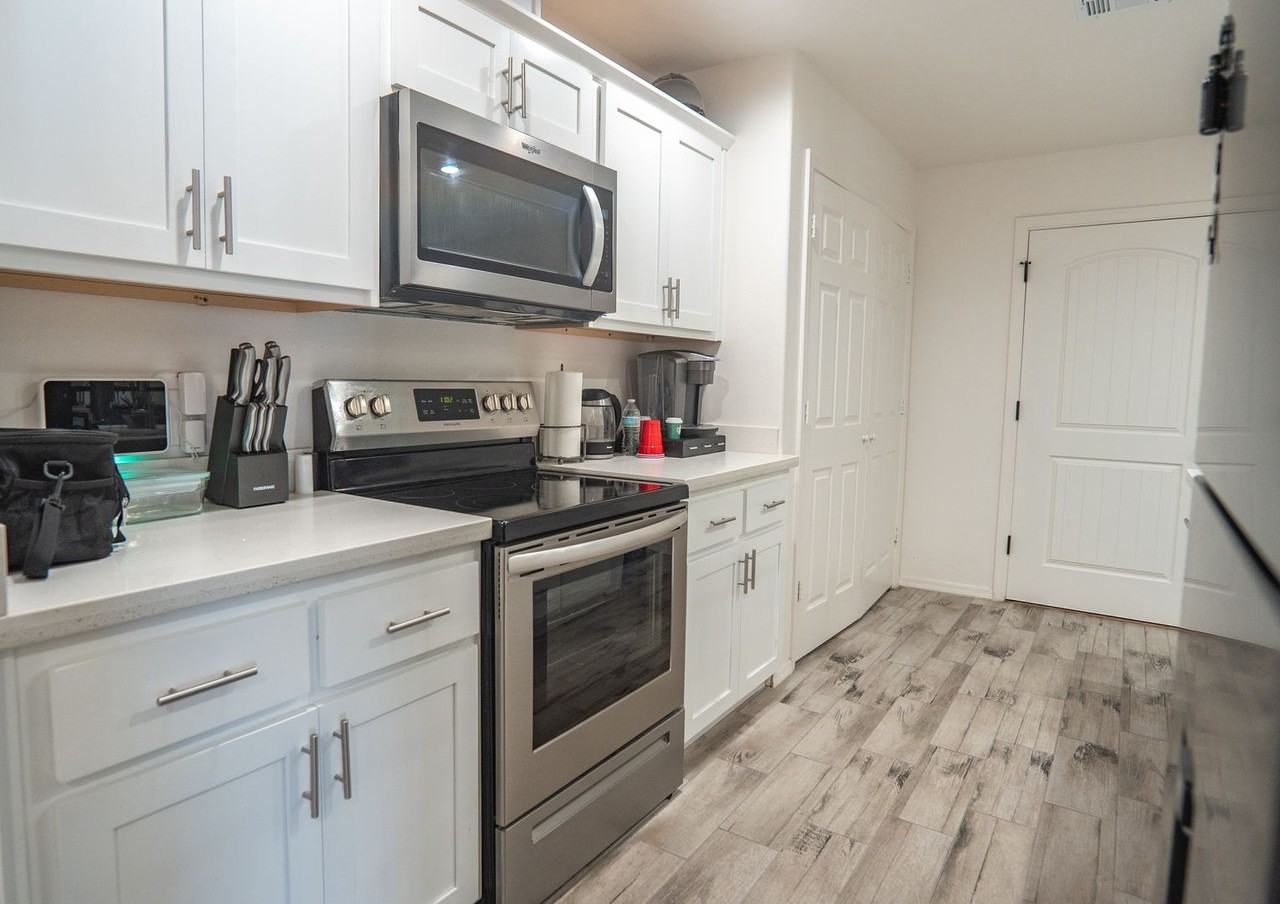 2231 E 14th St - Photo 3 of 17