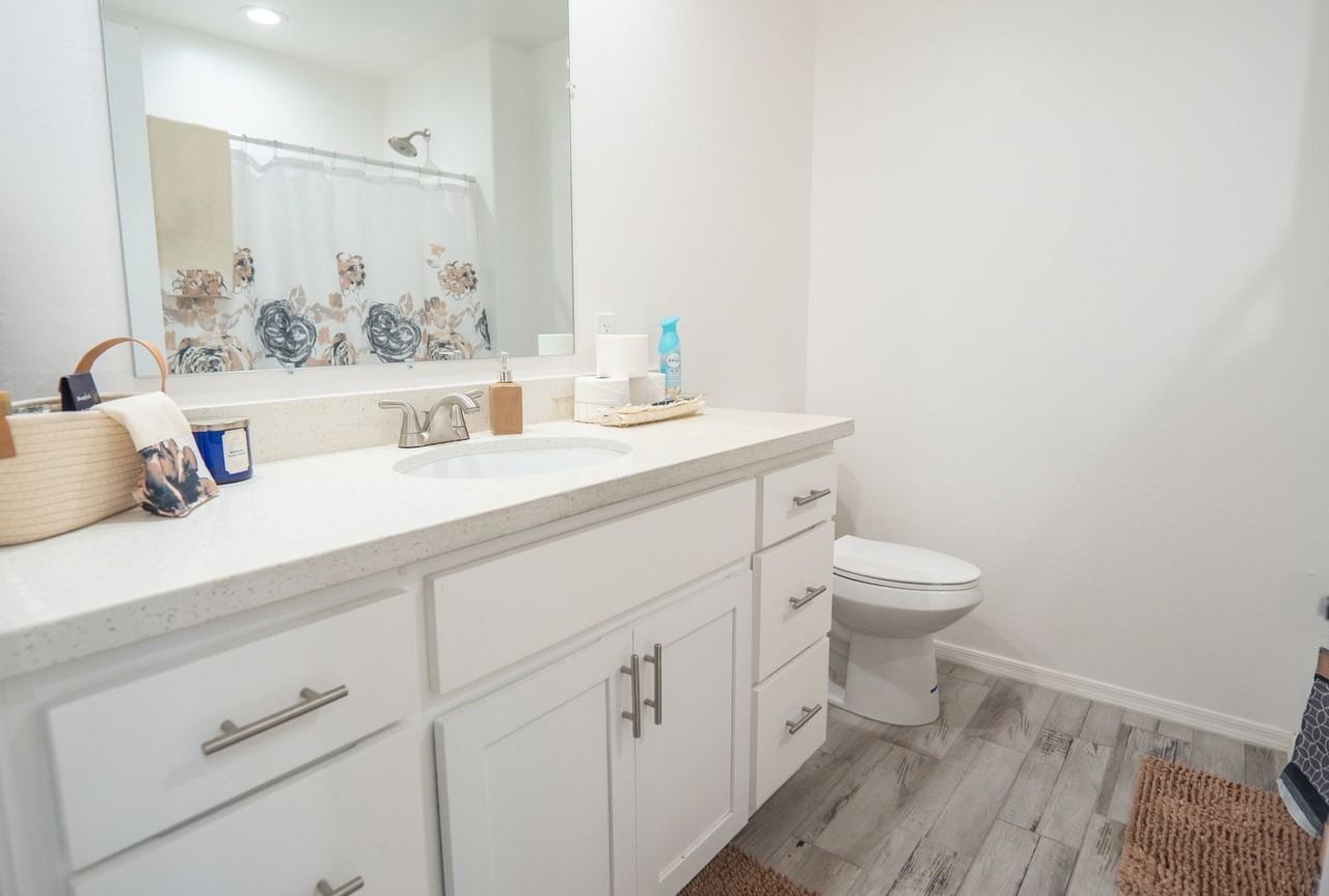 2231 E 14th St - Photo 4 of 17