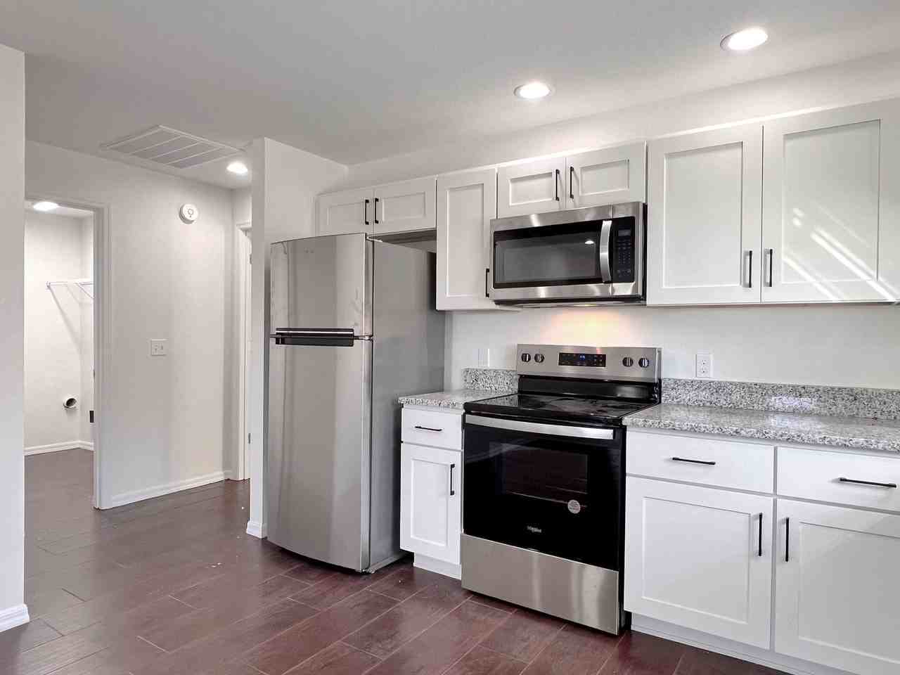 287 W Hampton St - Photo 3 of 21