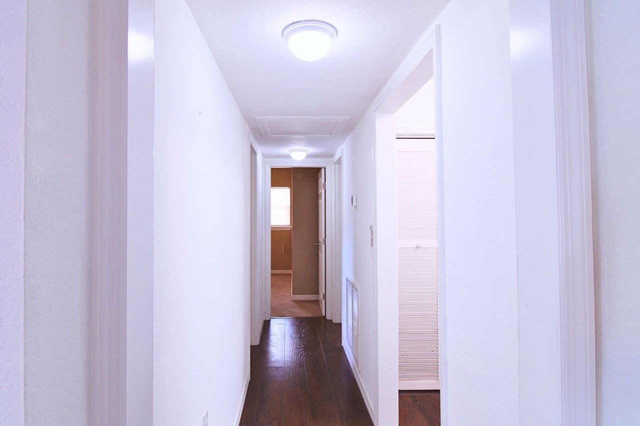 3618 Sarah St - Photo 7 of 19