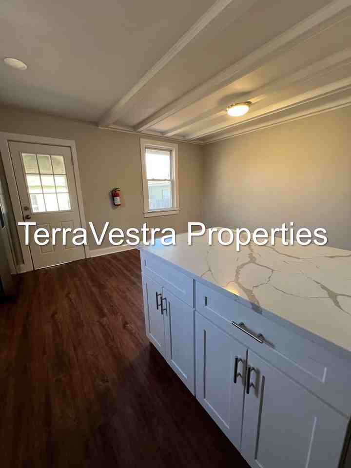 144 Almond Rd - Photo 5 of 18