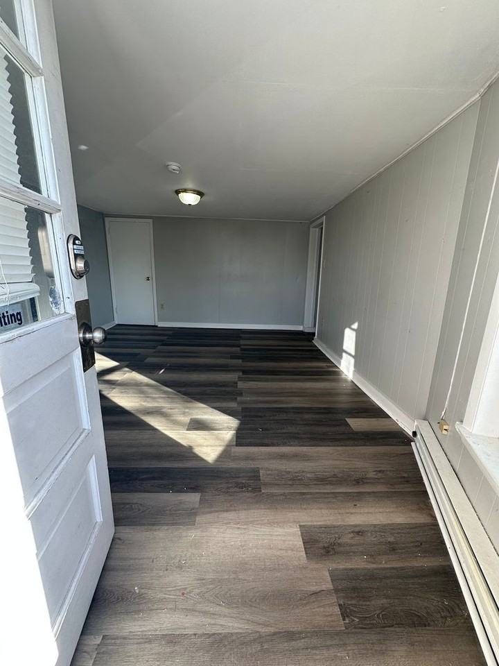 127 Schoolhouse Rd - Photo 2 of 27