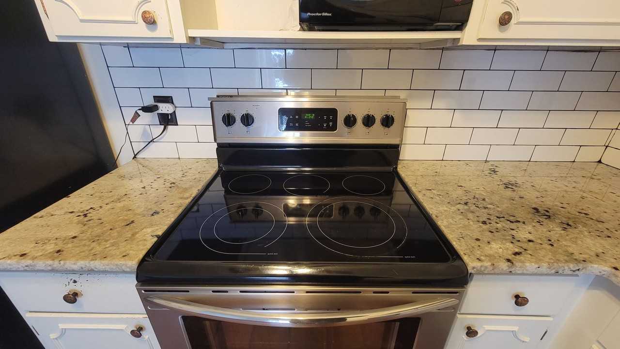 1935 Gardiner Ln #D50 - Photo 5 of 17