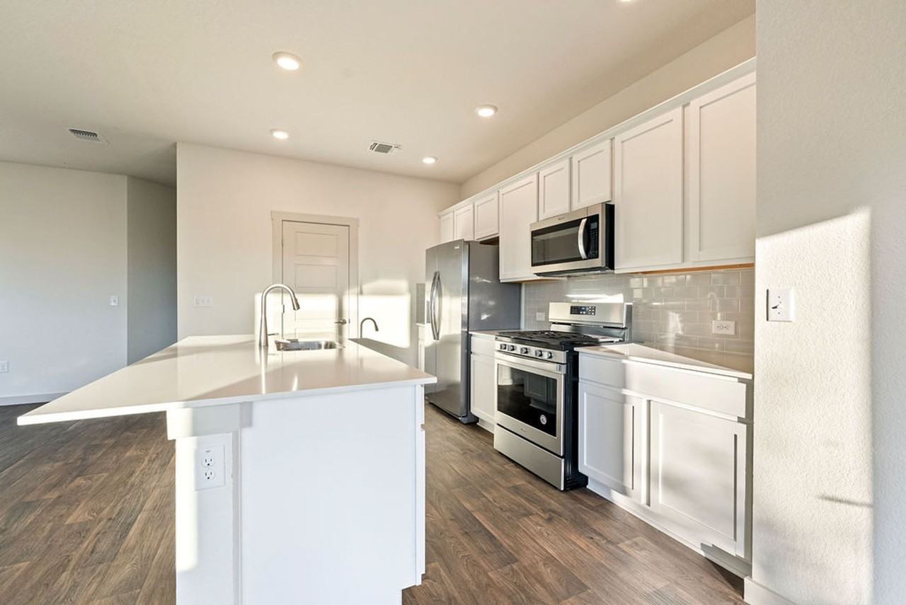 2925 Egan Dr - Photo 5 of 20