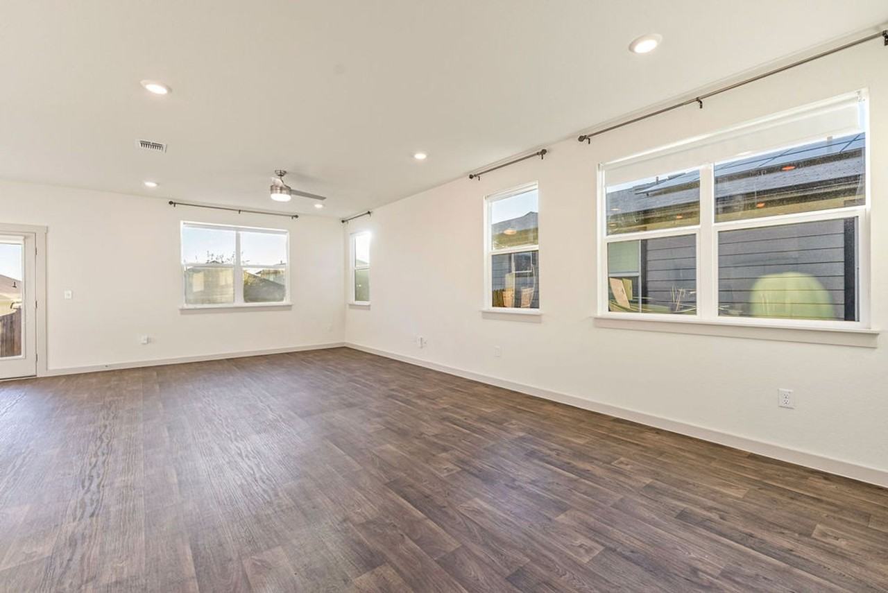 2925 Egan Dr - Photo 7 of 20