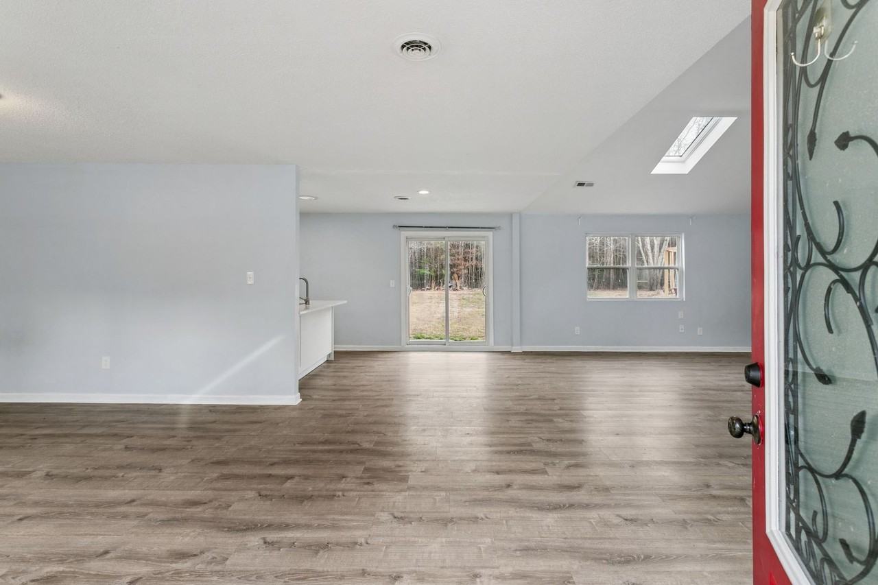 8157 Sheffield Dr - Photo 4 of 50