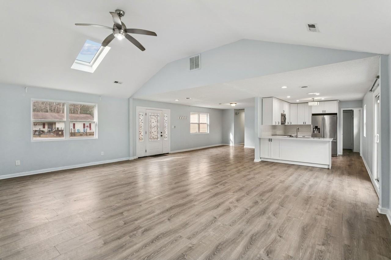 8157 Sheffield Dr - Photo 5 of 50