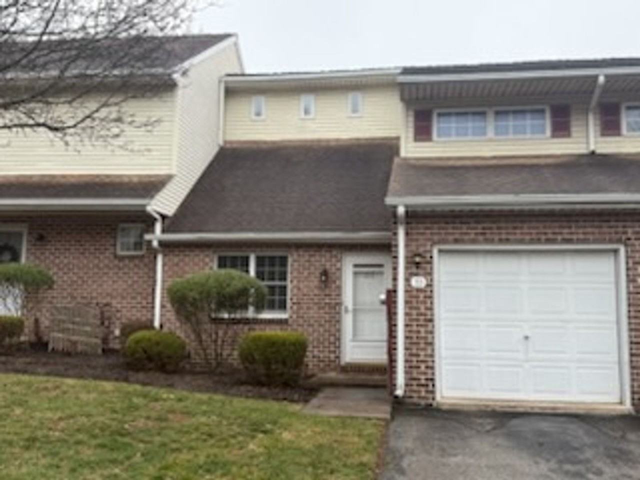 33 Jean Lo Way - Photo 2 of 15