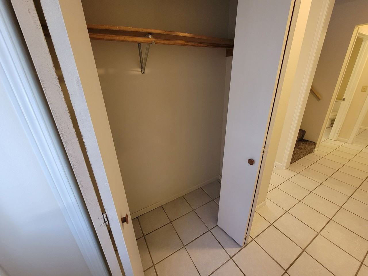 1008 Dutchman Dr - Photo 3 of 26