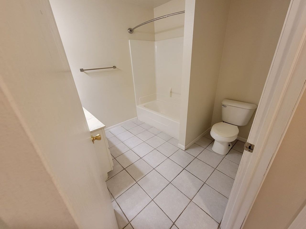 1008 Dutchman Dr - Photo 6 of 26