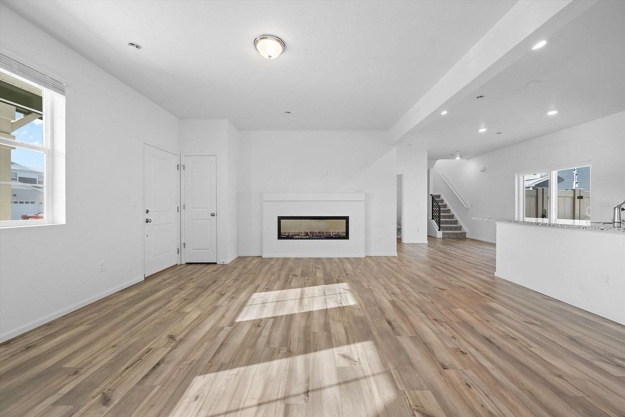 22293 E 38th Pl - Photo 3 of 15