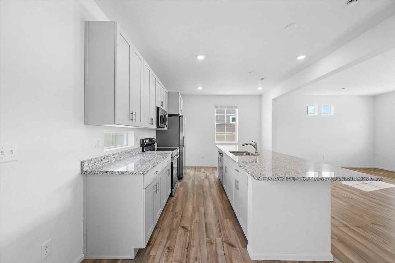 22293 E 38th Pl - Photo 5 of 15