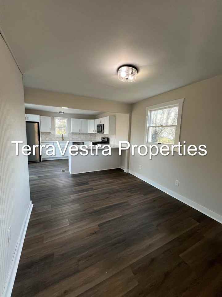 100 Jerrys Ave - Photo 5 of 17