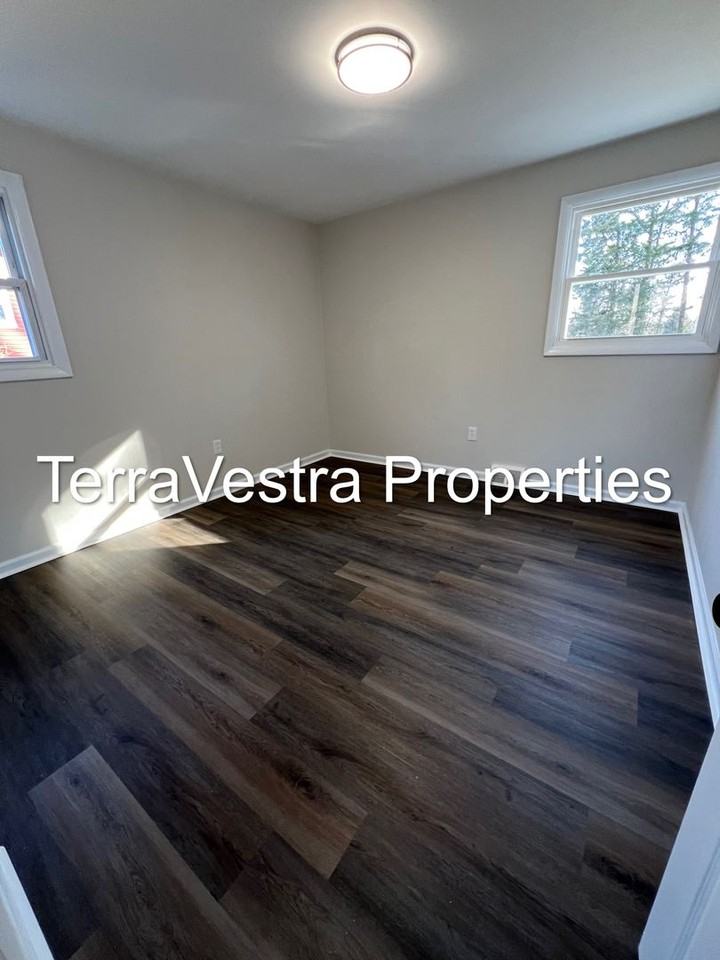 100 Jerrys Ave - Photo 6 of 17