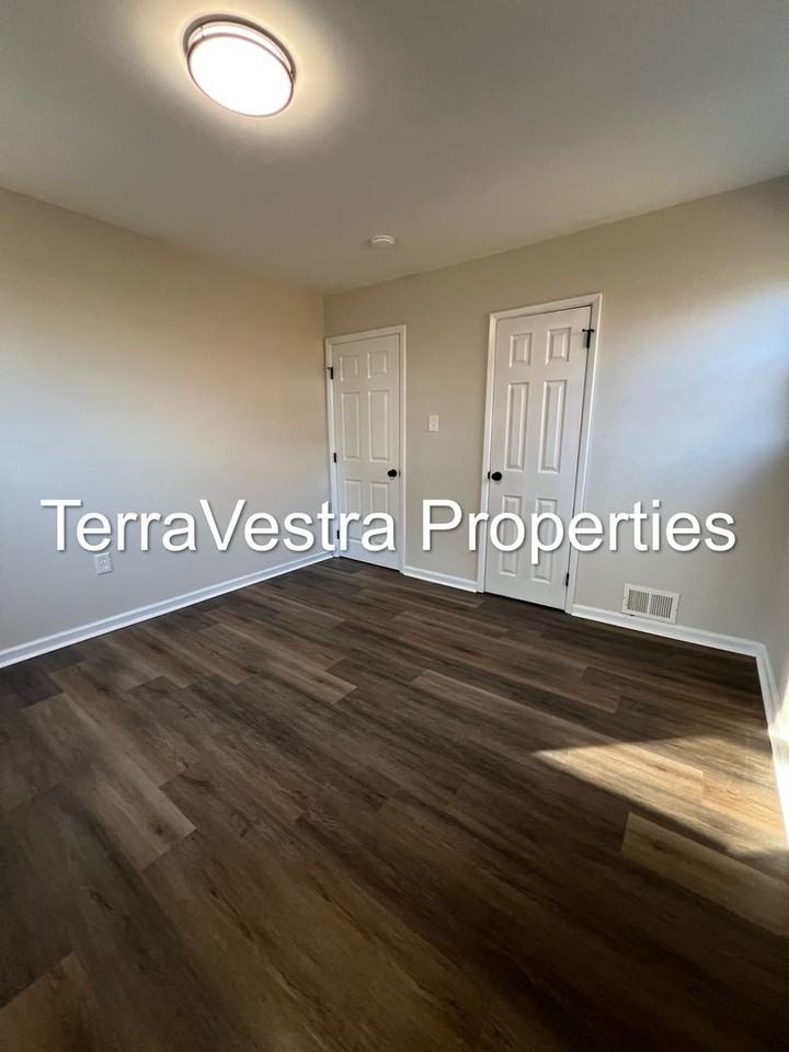 100 Jerrys Ave - Photo 7 of 17