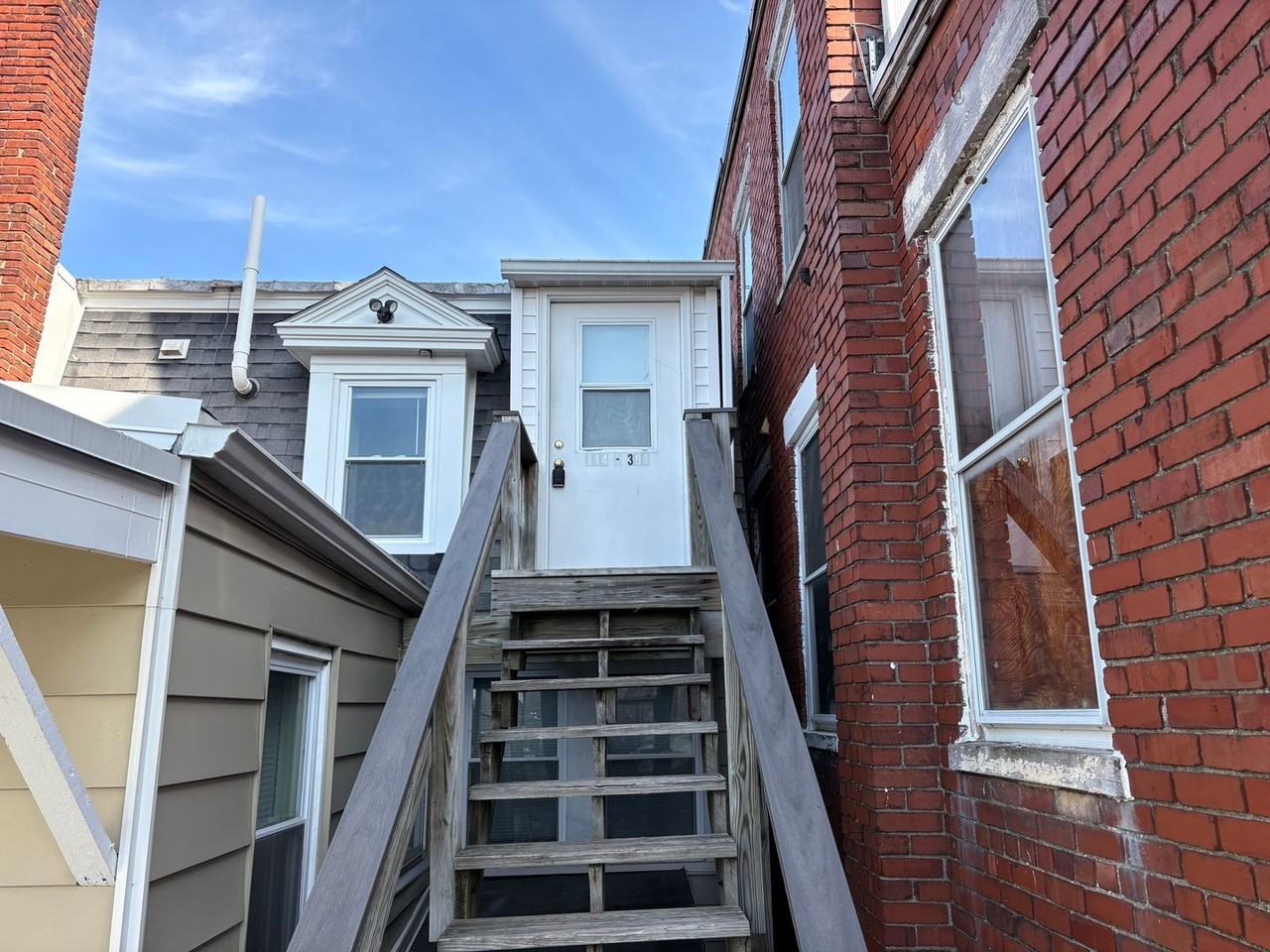 114 S Market St - Photo 5 of 14