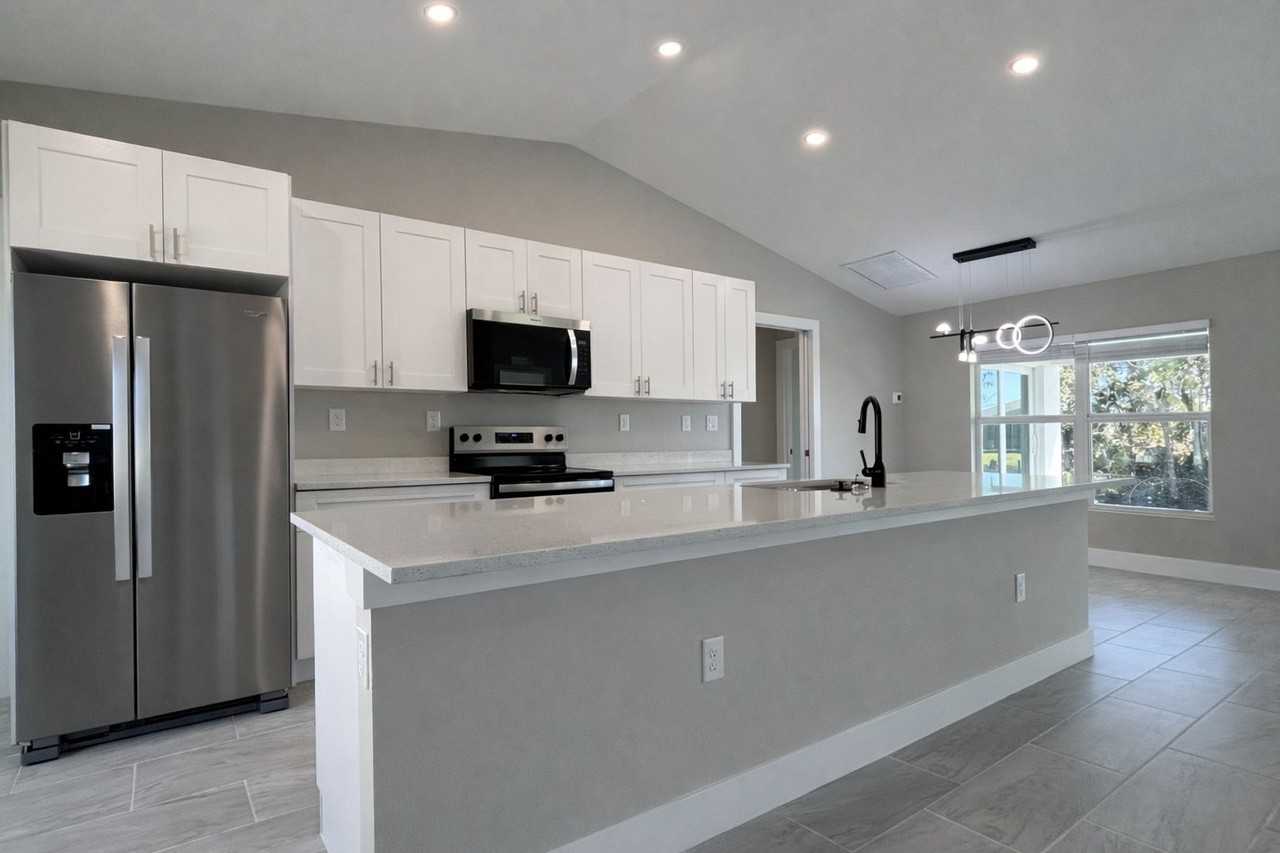 3339 Ne 13th Ave - Photo 3 of 35