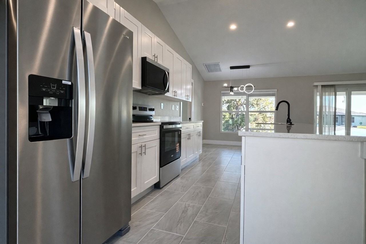 3339 Ne 13th Ave - Photo 5 of 35