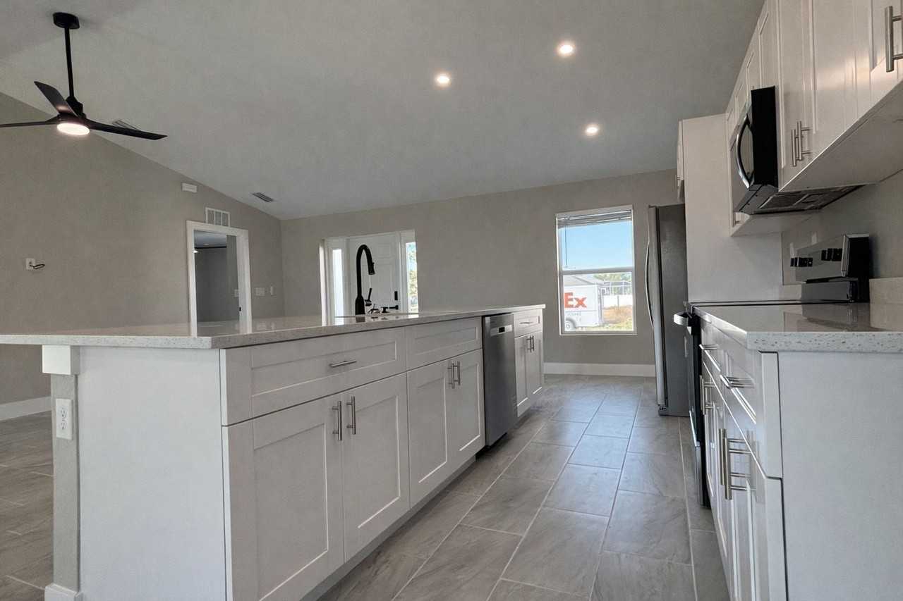 3339 Ne 13th Ave - Photo 6 of 35