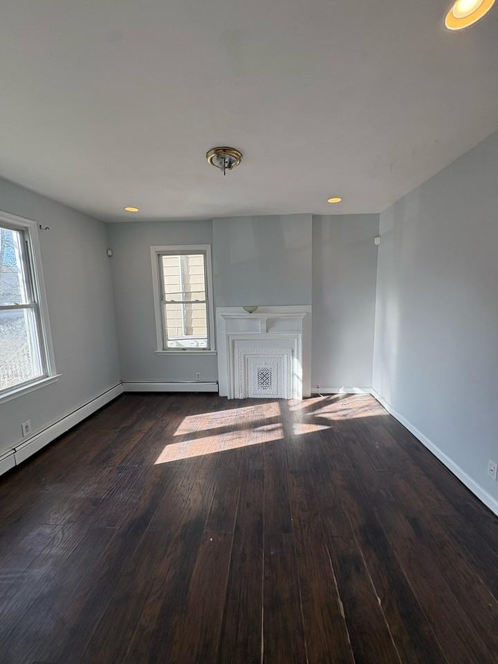 451 Alden St - Photo 2 of 4