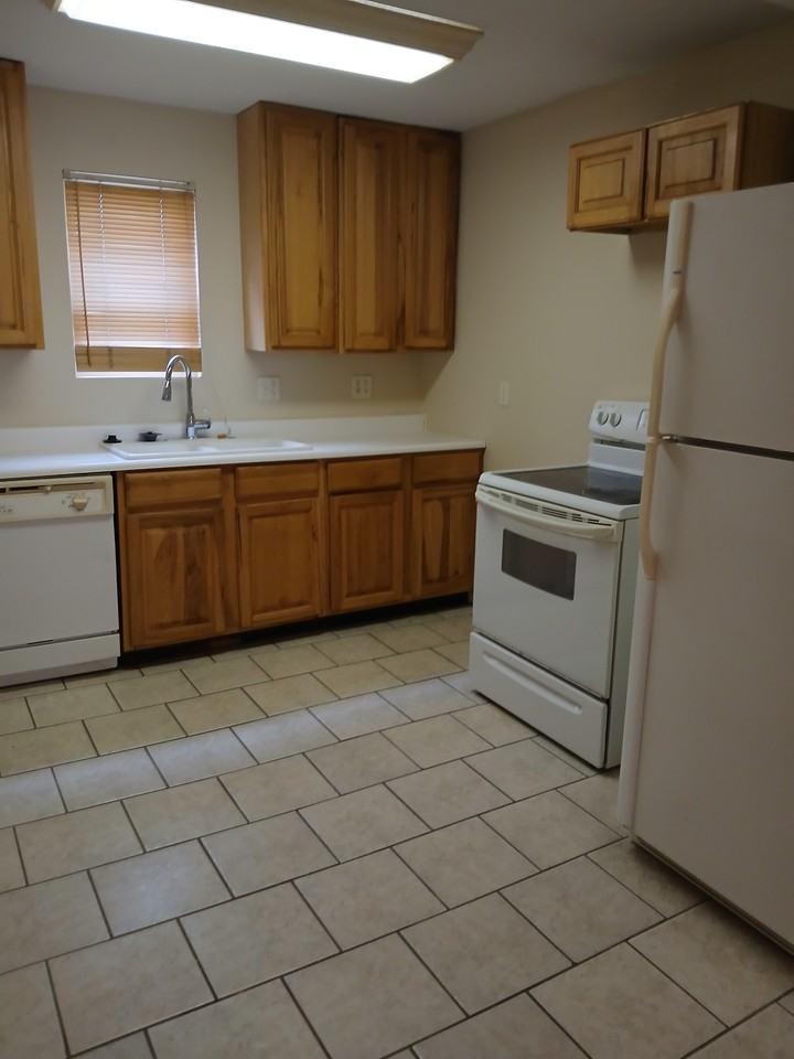 319 E Mill St Apt 2 #2 - Photo 3 of 9