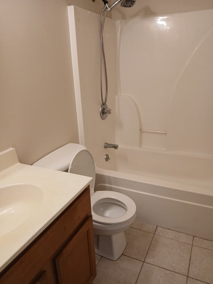 319 E Mill St Apt 2 #2 - Photo 4 of 9