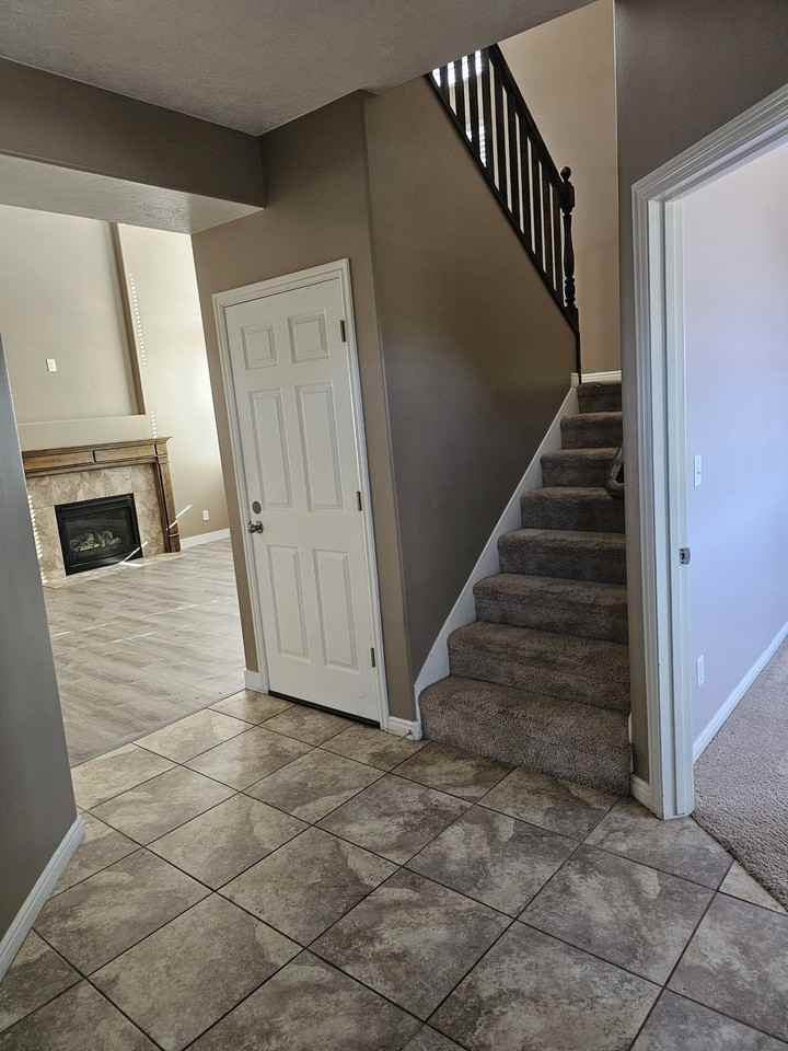 919 S Kays Dr #UP - Photo 2 of 29