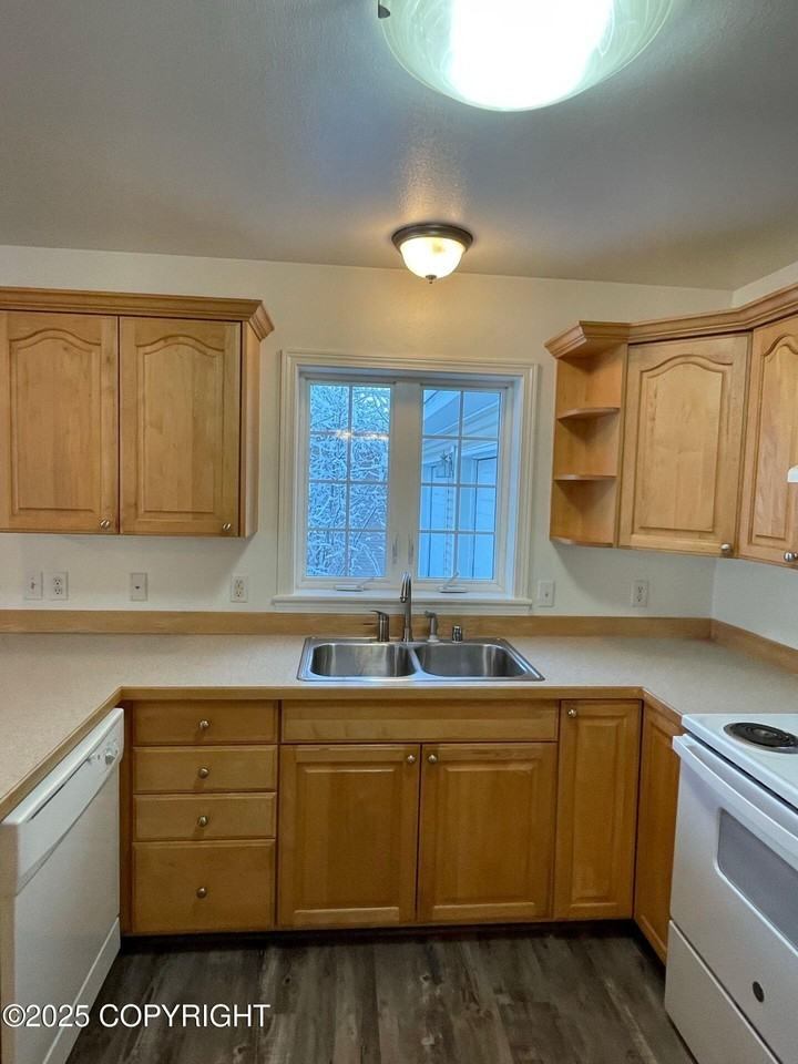 8114 W Donna Marie Ln #1 - Photo 5 of 16