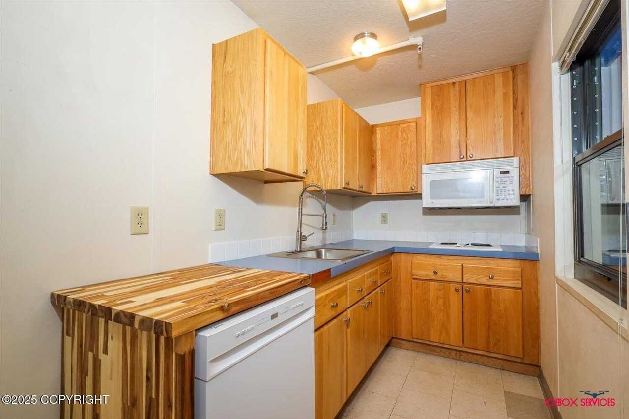 860 S Beaver Lake Rd #D - Photo 3 of 25