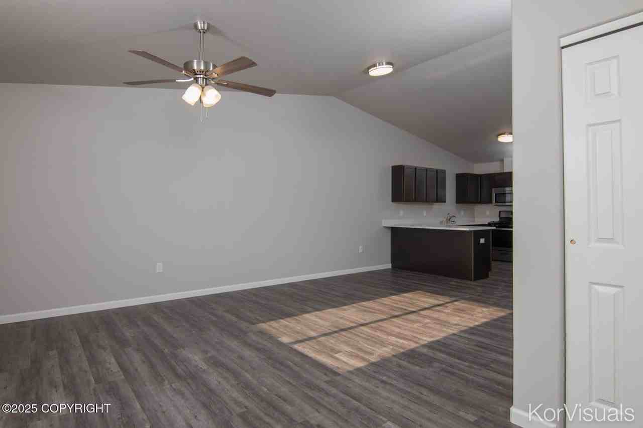 1561 N Tinitun Cir #B - Photo 3 of 18