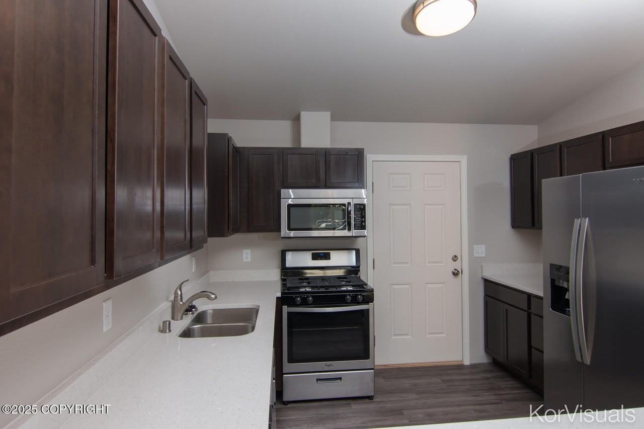 1561 N Tinitun Cir #B - Photo 4 of 18