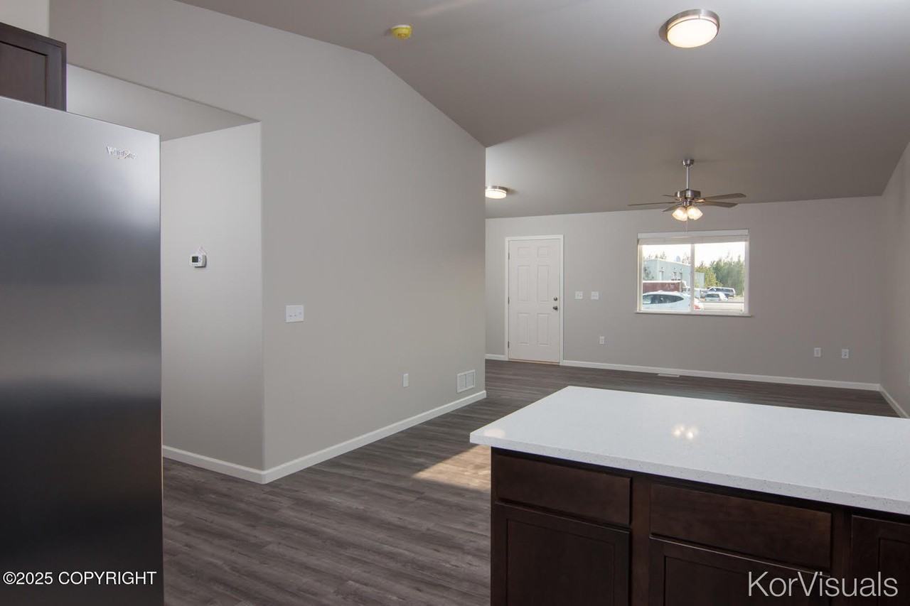 1561 N Tinitun Cir #B - Photo 5 of 18