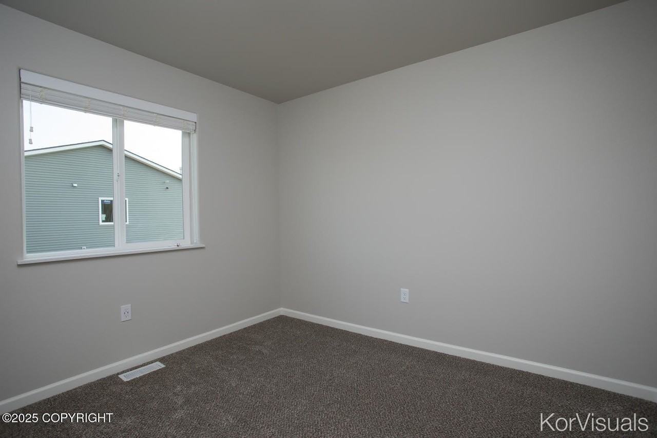 1561 N Tinitun Cir #B - Photo 7 of 18