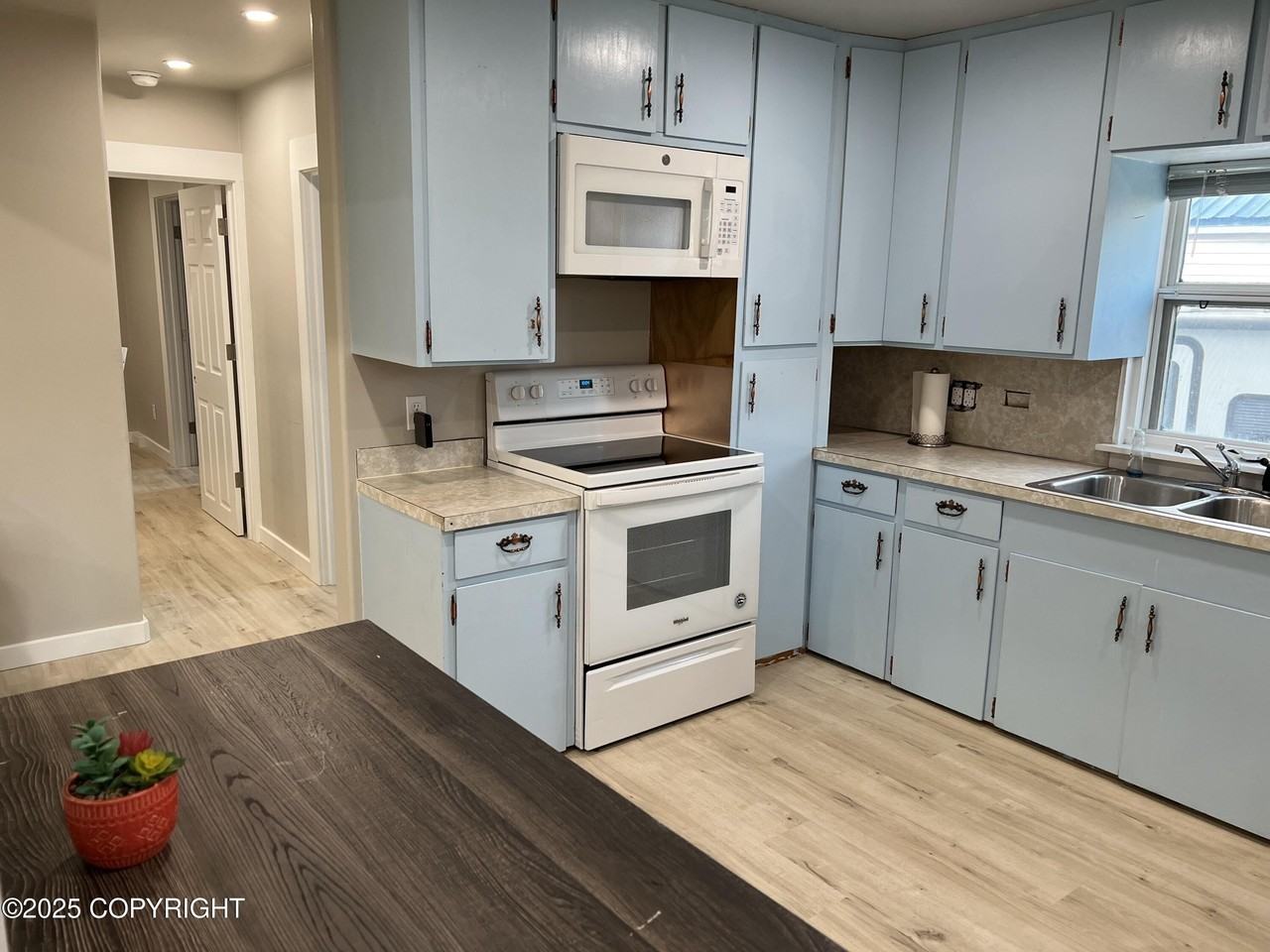 300 E Manor Ave - Photo 5 of 13