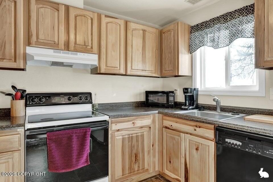 4817 Blackstone Cir - Photo 2 of 15