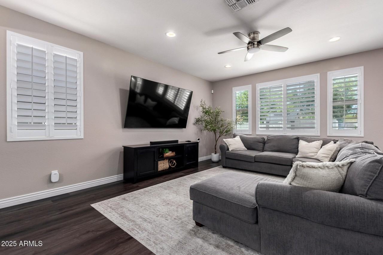 2510 E Fawn Dr - Photo 4 of 40