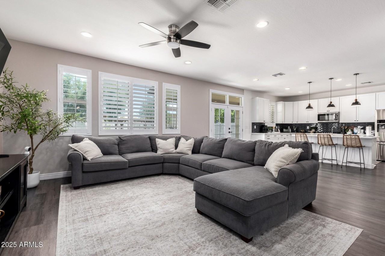 2510 E Fawn Dr - Photo 5 of 40