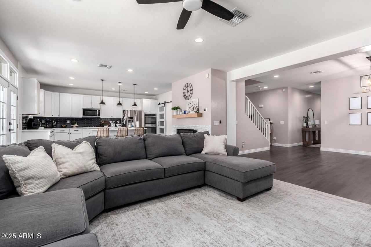 2510 E Fawn Dr - Photo 6 of 40