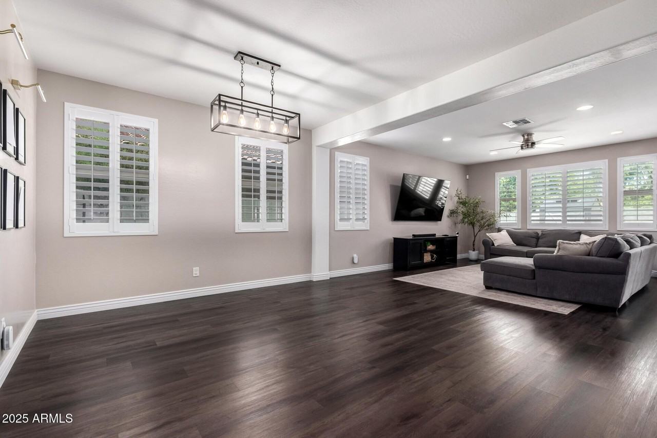 2510 E Fawn Dr - Photo 7 of 40