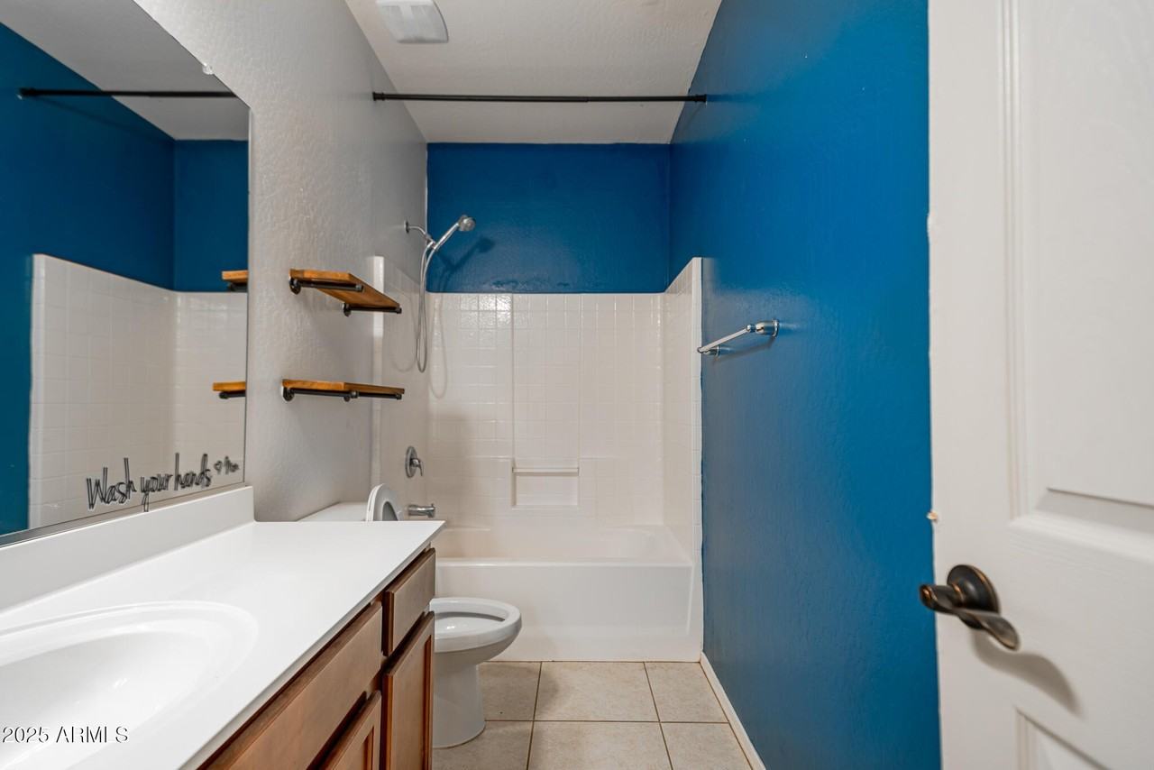 18433 W Sunnyslope Ln - Photo 5 of 27