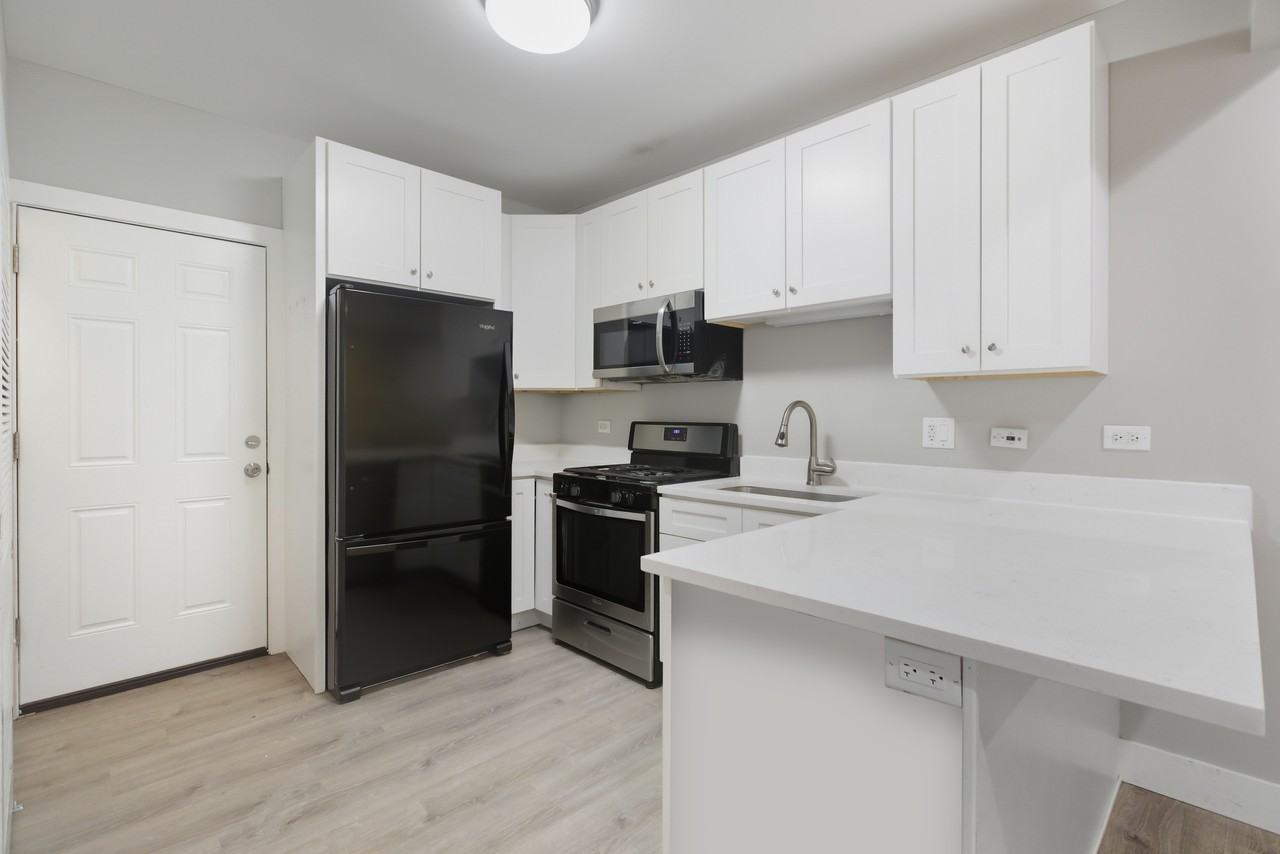 5731 N Washtenaw Ave #1R - Photo 5 of 19