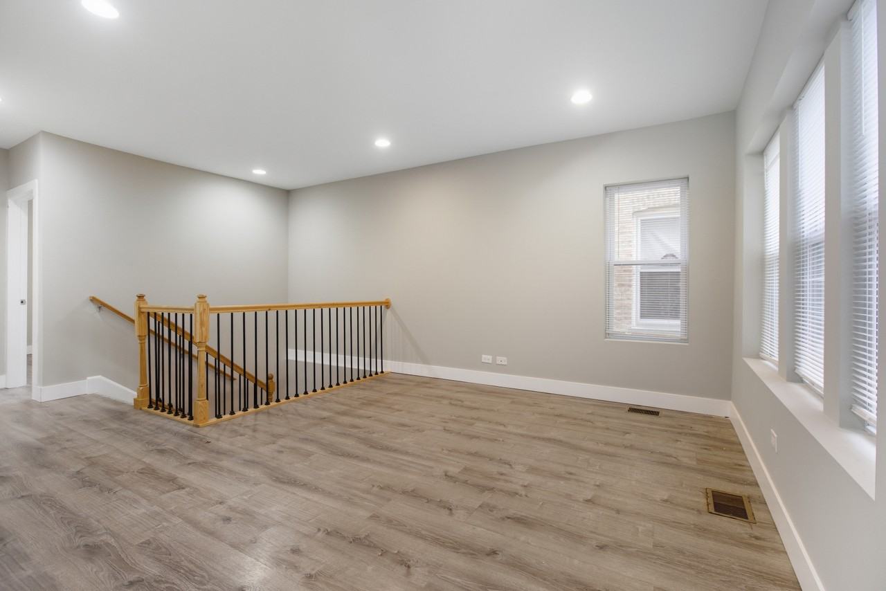 5731 N Washtenaw Ave #1R - Photo 6 of 19